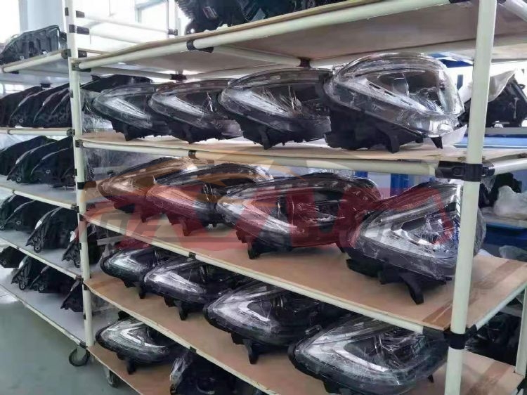 For PORSCHE CAYENNE 958 11-14 HEAD LAMP BLACK BOTTOM WITHOUT AFS