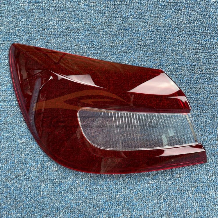 For MASERATI SERIES 14-16 TAIL LAMP COVER